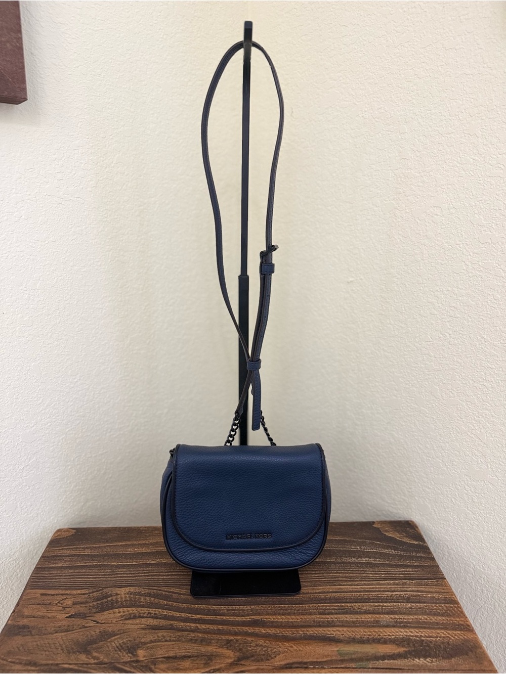 Michael Kors Pebbled Leather Flap Crossbody – Navy Blue | Gunmetal Hardware